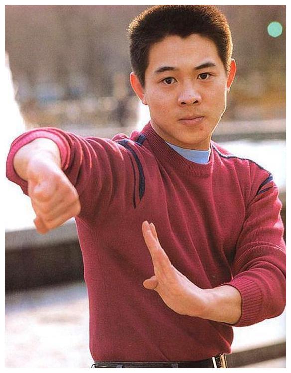 政府为什么要压李连杰？