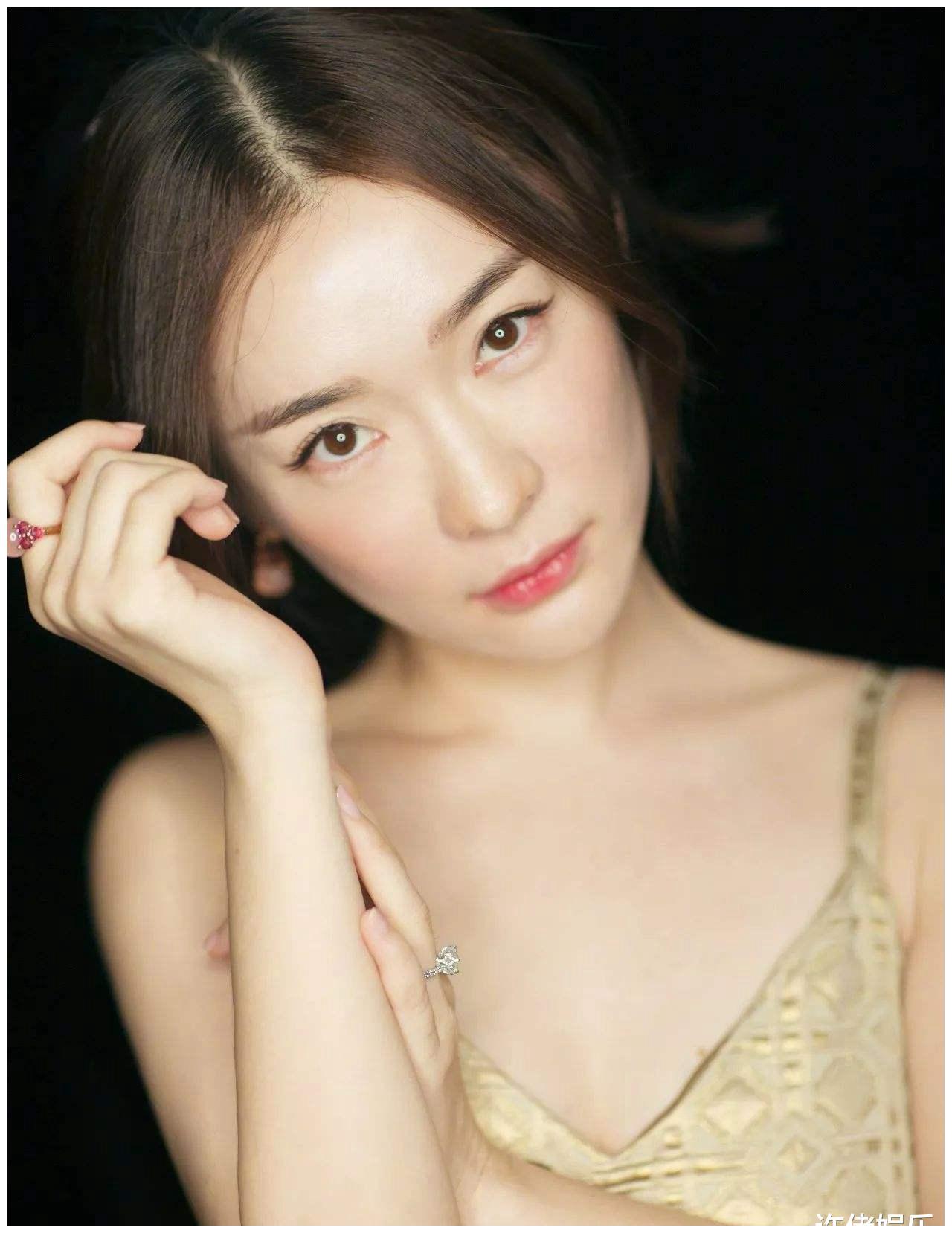 2008年在热播剧《艰难爱情》中饰演林雨馨一角.