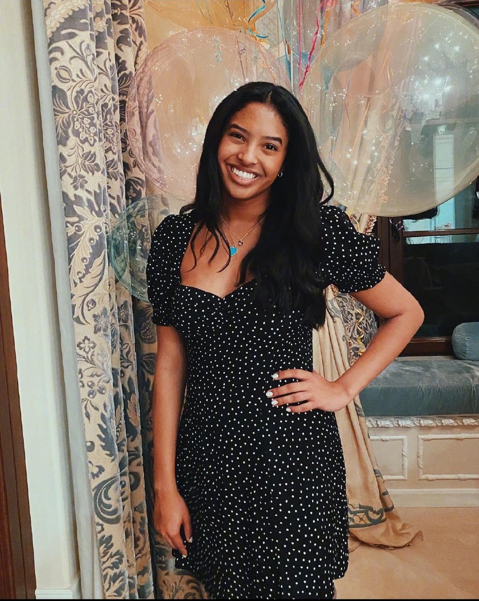 科比大女儿进军模特业从小就对时尚感兴趣大长腿很吸晴