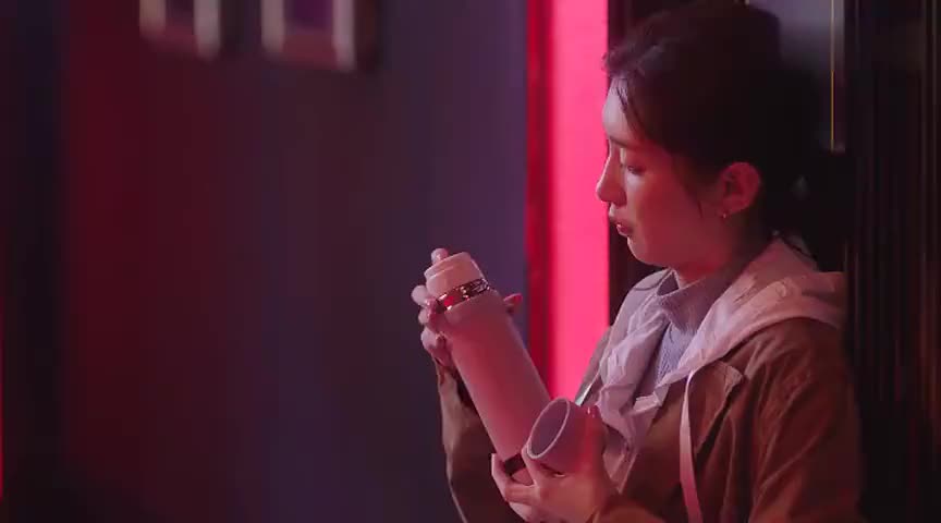 三十而已:叶依依嫌王漫妮给她丢人?工作不该有贵贱之分