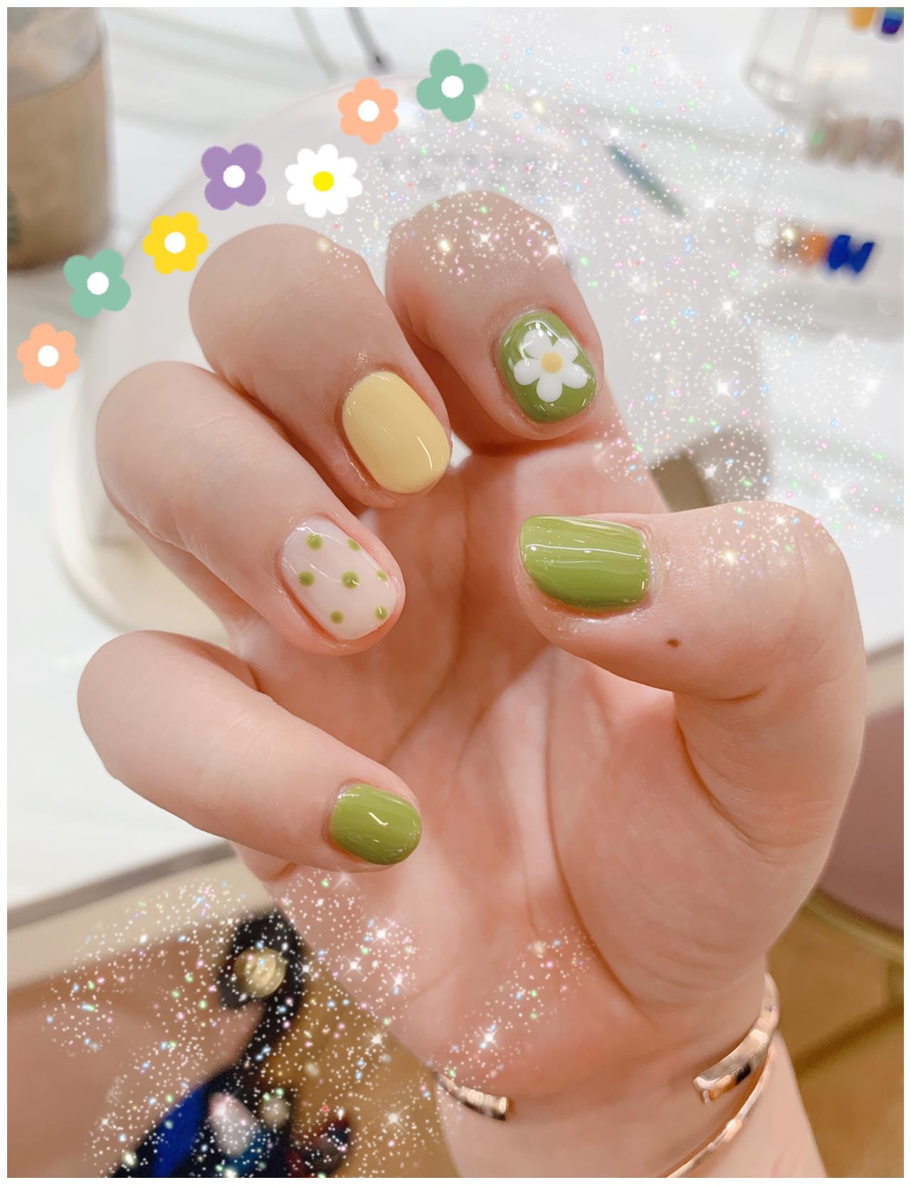 超适合小号指甲的夏季牛油果色美甲__财经头条