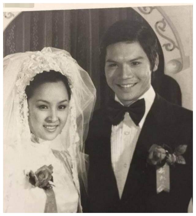 李小龙死在她床上向华强娶她为妻这个叫丁佩的女人有多狠