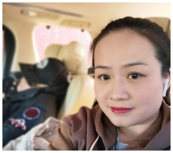 岳云鹏妻子罕见晒女儿正面照小眼睛圆脸像极小岳岳很可爱