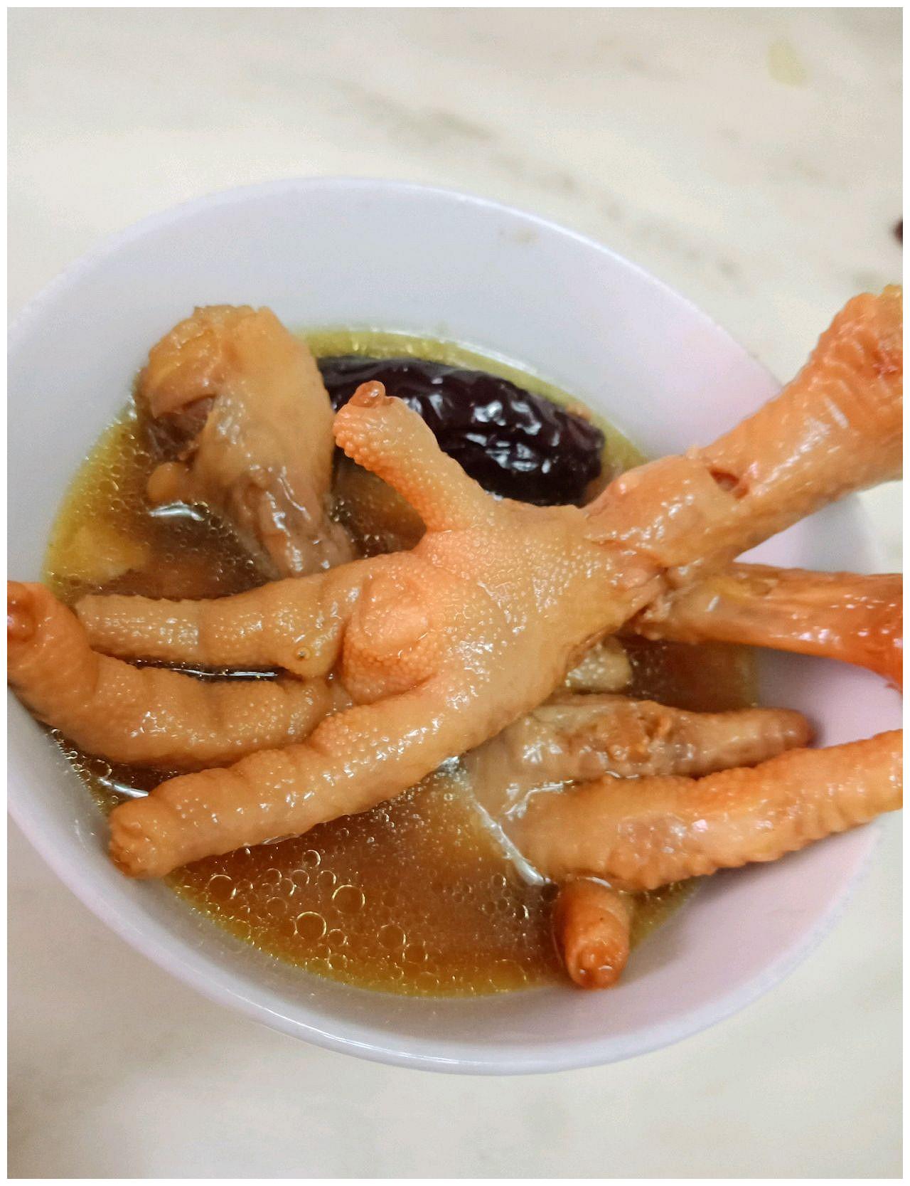 红枣枸杞糯米酒炖鸡爪