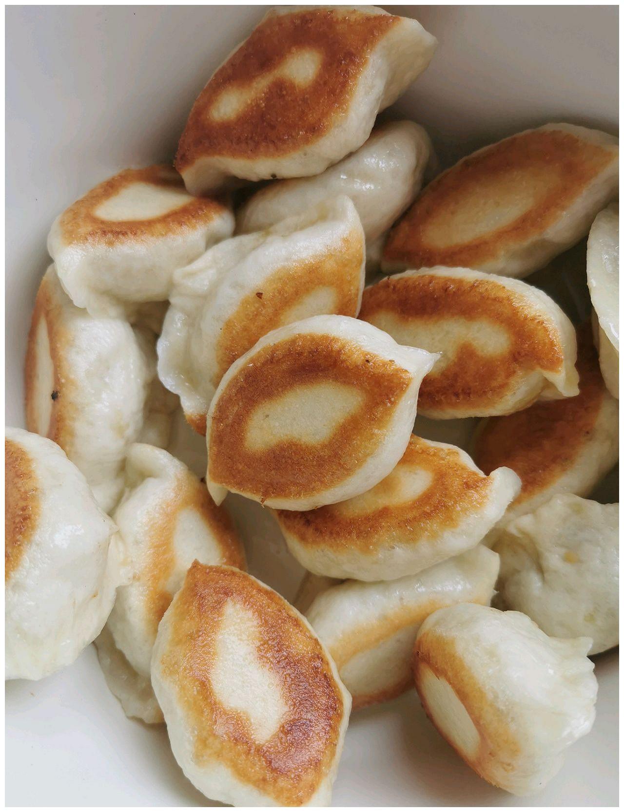 素白菜豆腐粉丝水煎包