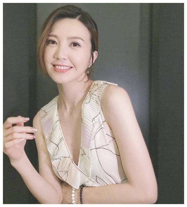 这首歌亦是吴若希最最最经典的代表作之一.