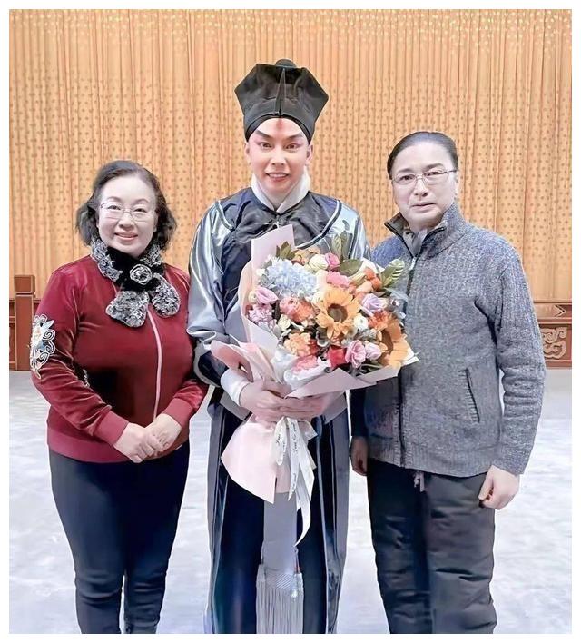 谭元寿之后就是谭孝曾,但是谭孝曾的艺术水平真的不高,甚至于远远不如