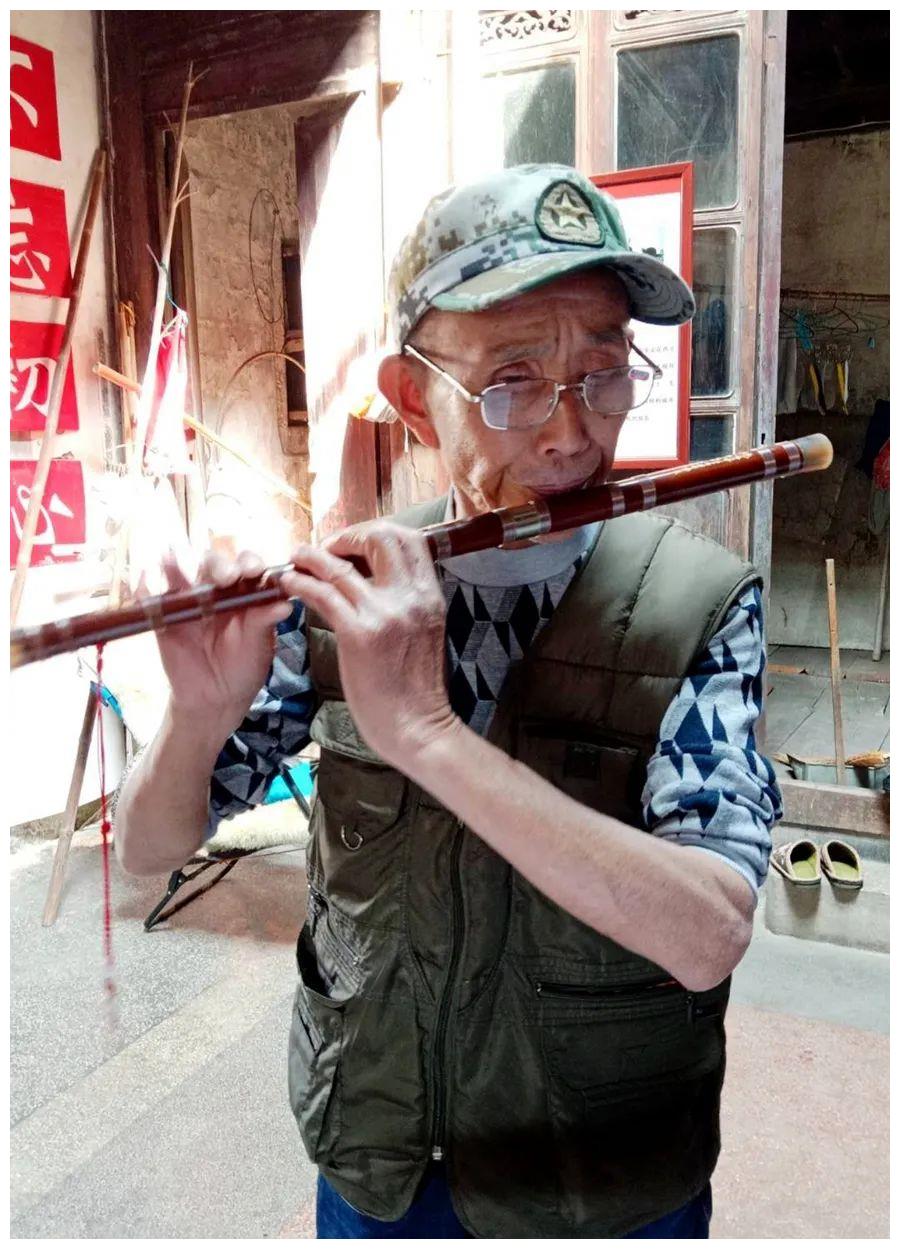 吹拉弹唱他们在南陵古镇玩出了健康快乐