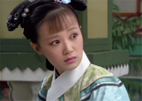 她不像浣碧,因为知道自己是甄嬛同父异母的妹妹,所以浣碧总想着攀高枝