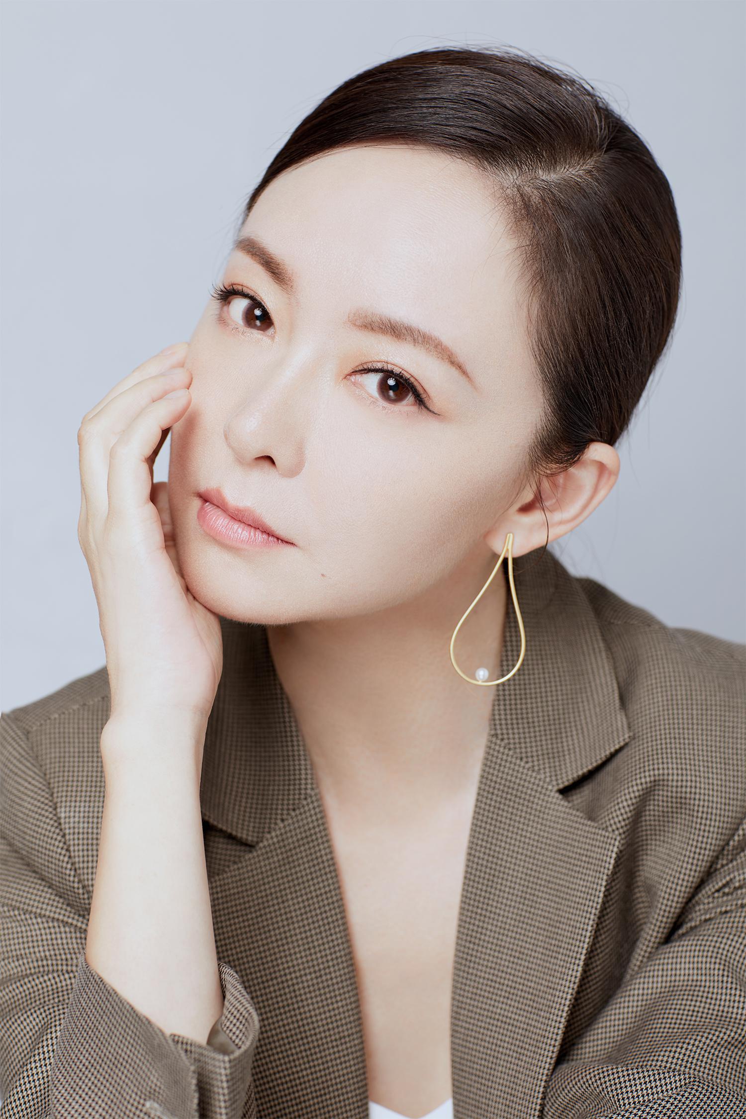 许榕真开启反转人生剧外飒爽英姿剧中柔软疯癫