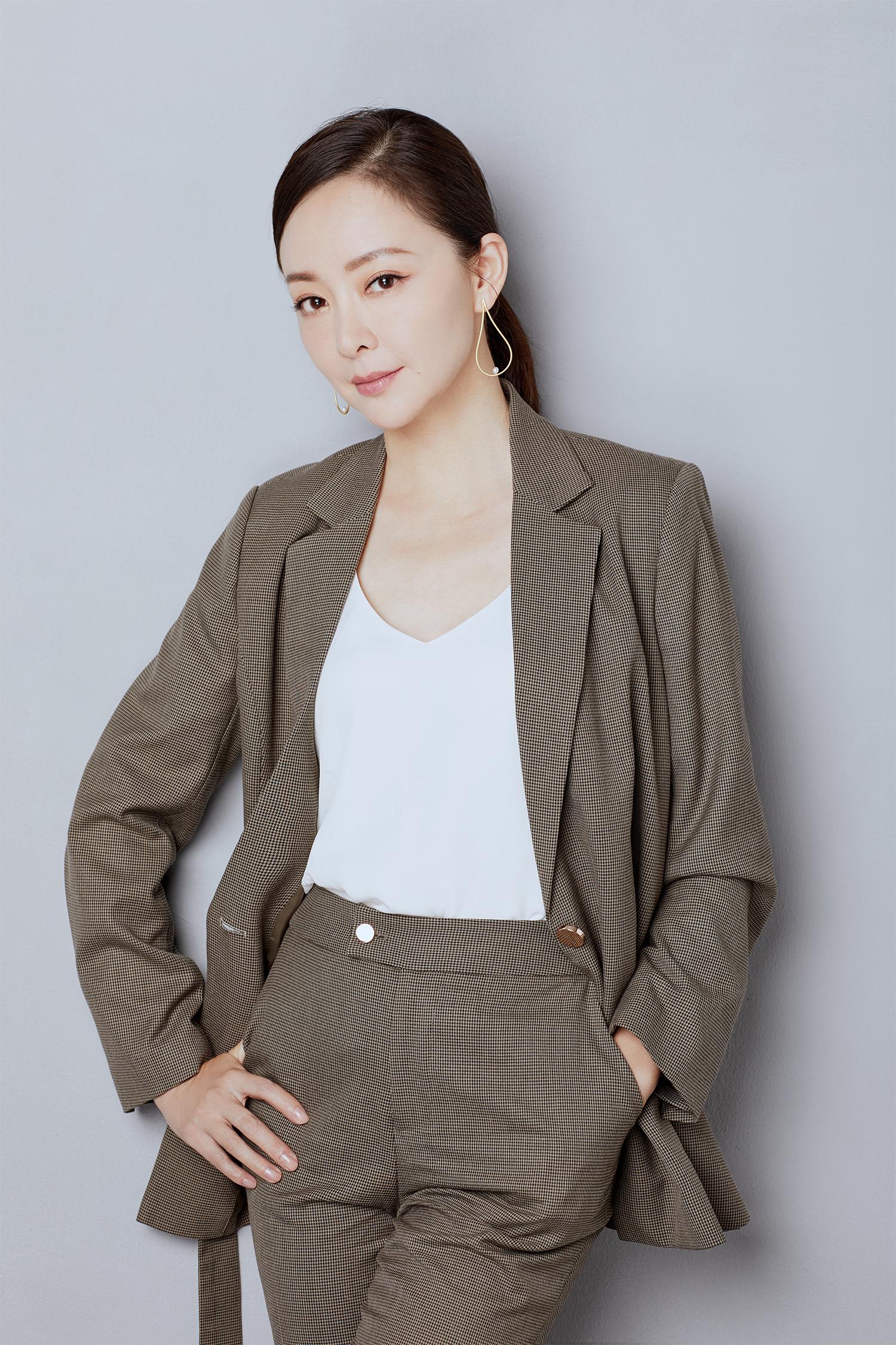 许榕真开启反转人生剧外飒爽英姿剧中柔软疯癫