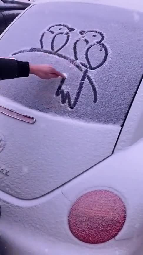 车玻璃上的简笔画可惜画的不好看希望车主看到不会打我