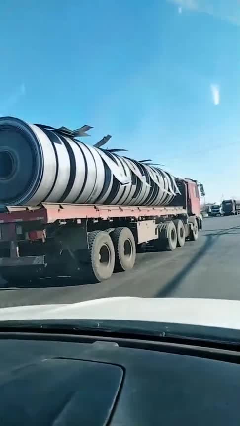 拉了满满一车大钢卷__财经头条