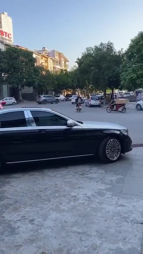 奔驰s级加装双拼色车漆,奥迪宝马都吼不住的车漆!_手机新浪网