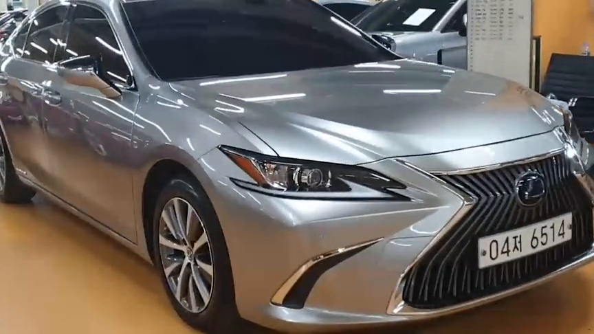 2021款雷克萨斯es300h入库实拍近距离了解后我忘了宝马5系