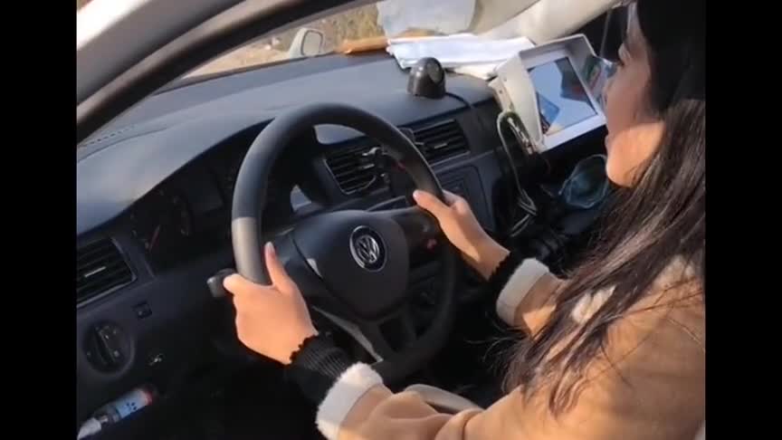 今天这个小美女车练得不错大家给她一些鼓励吧