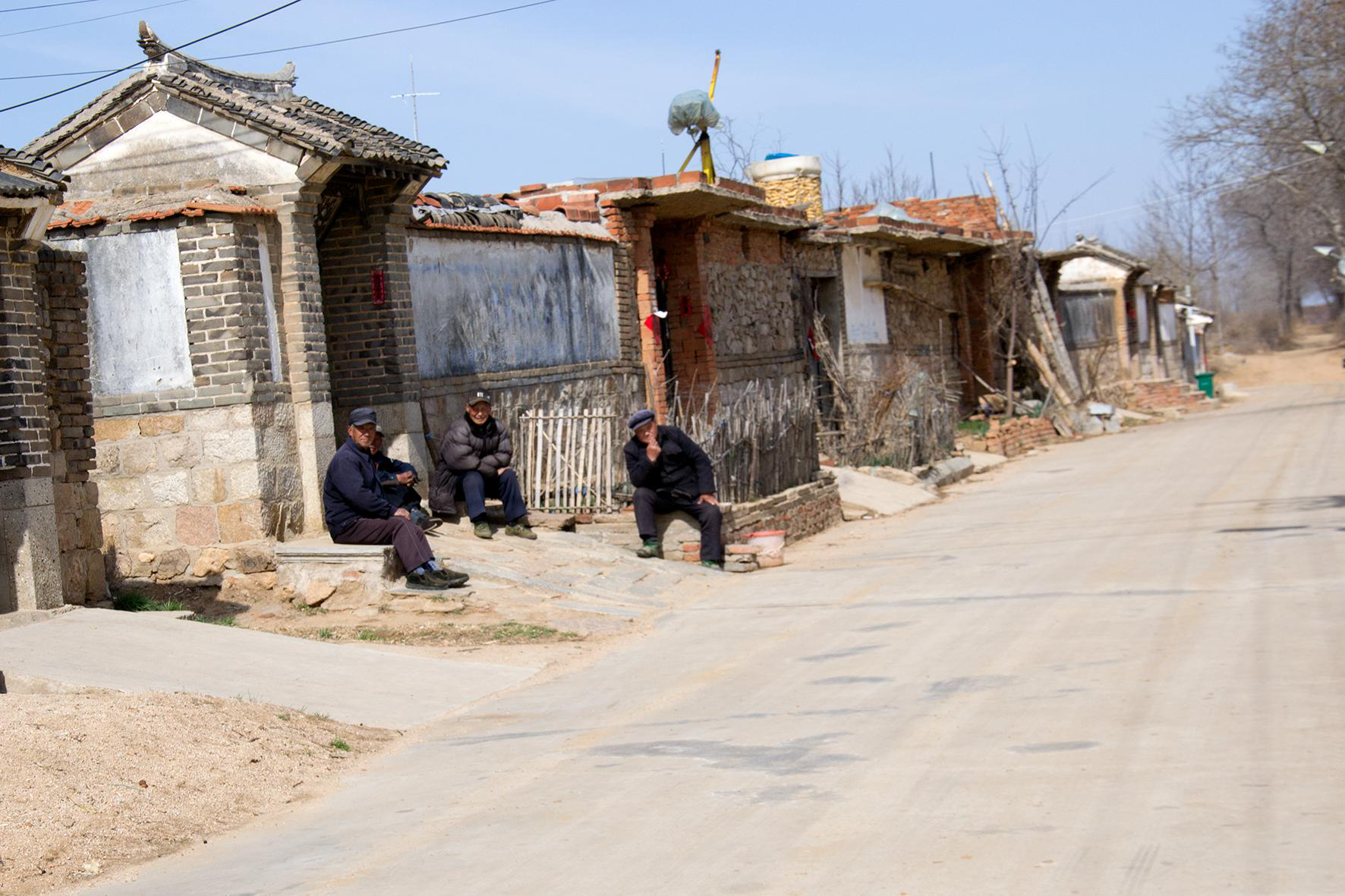 城里差很多,所以以前农村的很多人都是想办法离开农村去城里工作生活