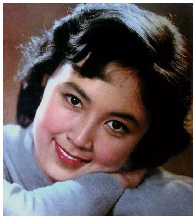 她出道就大红,不输刘晓庆,嫁军官恩爱41年,为儿子淡出演艺圈