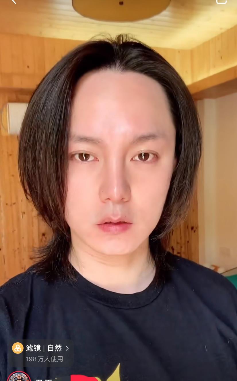 尹正直播减肥第十天脸颊的肉已经消失但眼神无光表情好痛苦