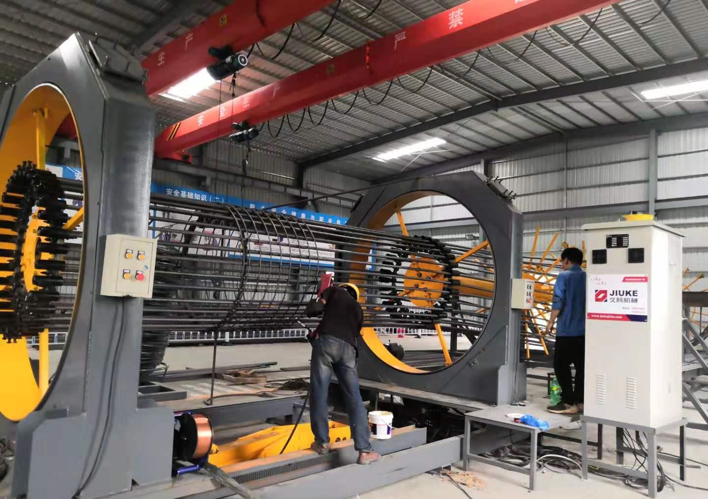 钢筋笼成型机主要有两类:数控钢筋笼滚焊机和钢筋笼绕筋机