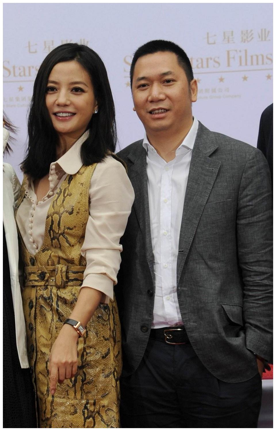 新郎还不是"永琪",但随着时间的流逝,再加上赵薇女儿小四月的出生,不