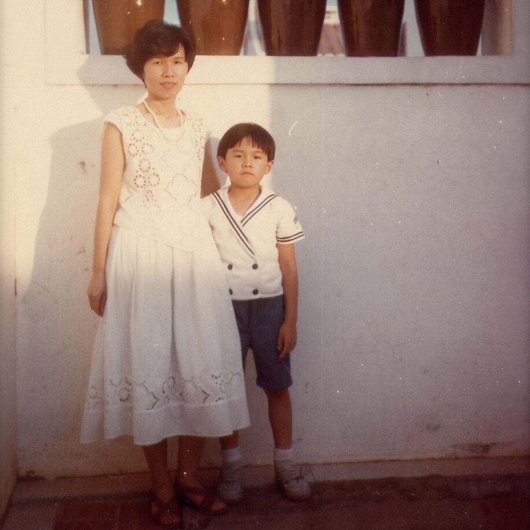 明星父母颜值有多高？胡歌爸爸绅士儒雅，赵露思爸爸酷似<a href=