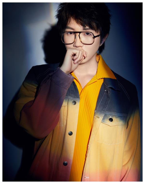 有种整容叫毛不易戴眼镜本以为颜值很普通谁知帅成男神