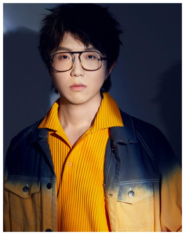 有种整容叫毛不易戴眼镜本以为颜值很普通谁知帅成男神