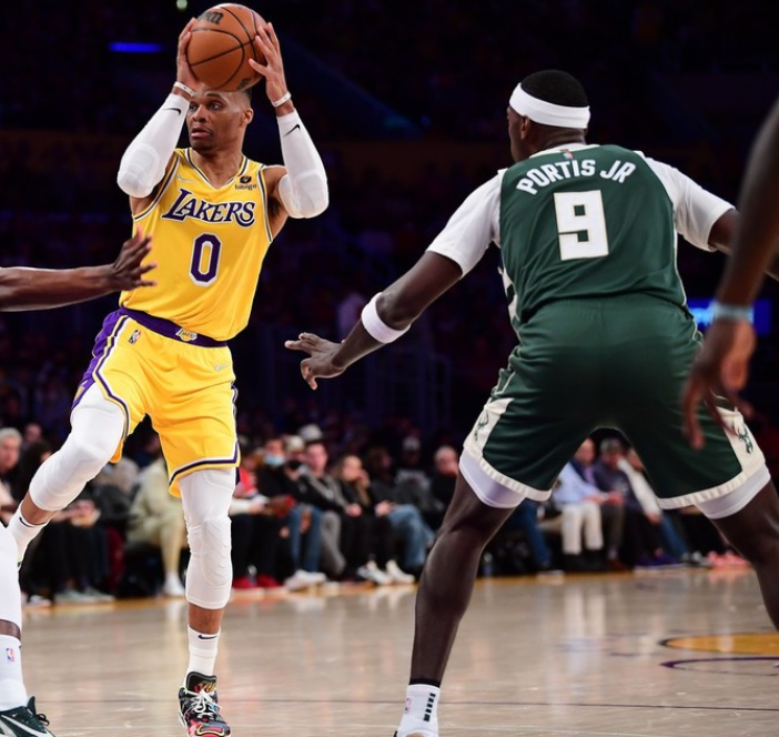 湖人完败!字母哥双巨头65+19,威少安慰浓眉,老詹27+8沮丧离场休闲区蓝鸢梦想 - Www.slyday.coM 湖人完败!字母哥双巨头65+19,威少安慰浓眉,老詹27+8沮丧离场休闲区蓝鸢梦想 - Www.slyday.coM