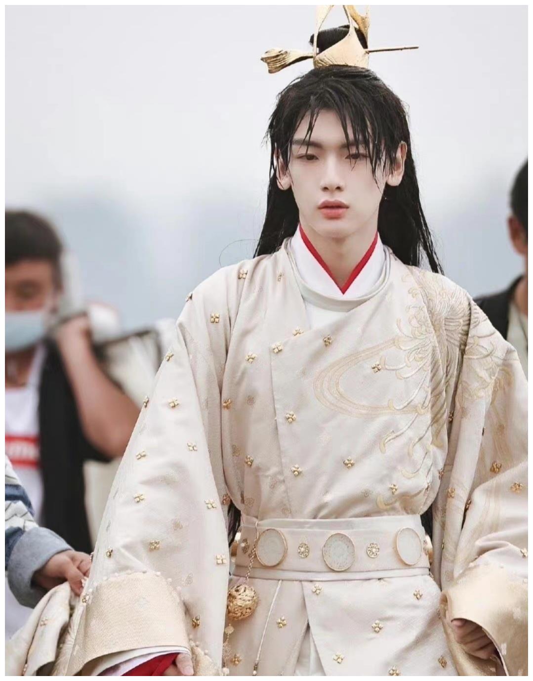 翟潇闻的谢怜符合你心中的天官赐福主角形象吗