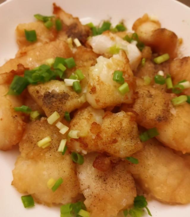 美食推荐:蒜炒五花肉,韭菜炒蛋,麻辣鸡翅,香煎巴沙鱼的做法