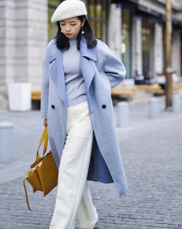 静谧温柔又高级,难怪时尚博主们都爱穿|大衣|蓝色|蓝色系_新浪新闻
