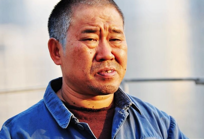 他是圈子里的金牌丑角,所演角色都是坏人,婚姻生活平淡且美好!