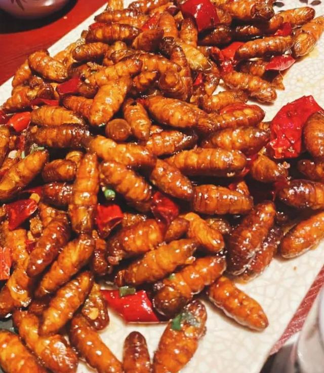 大家有吃过椒盐蚕蛹这道菜过吗