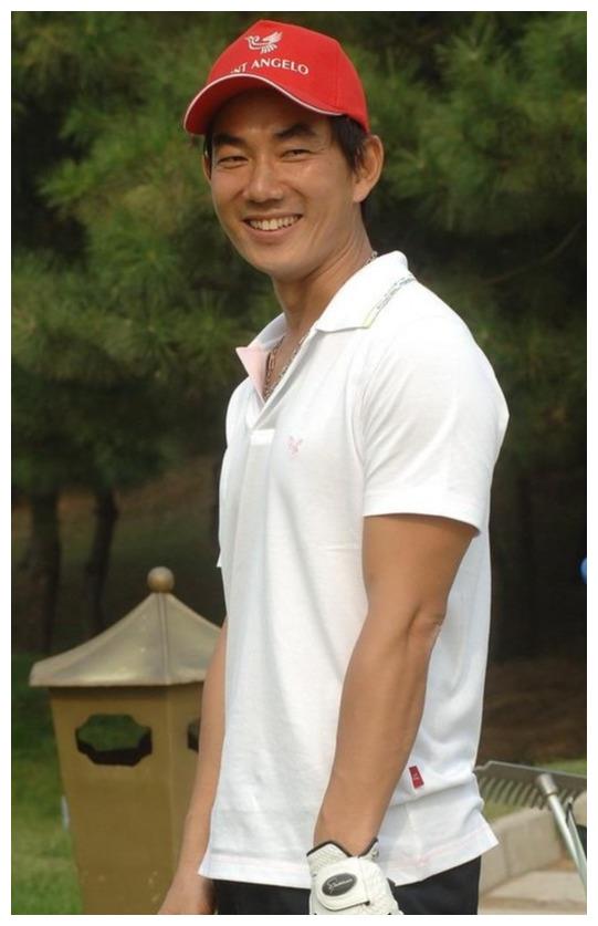 她是任贤齐未公开的妻子,偷偷生活18年,网友:丑到配不上我男神