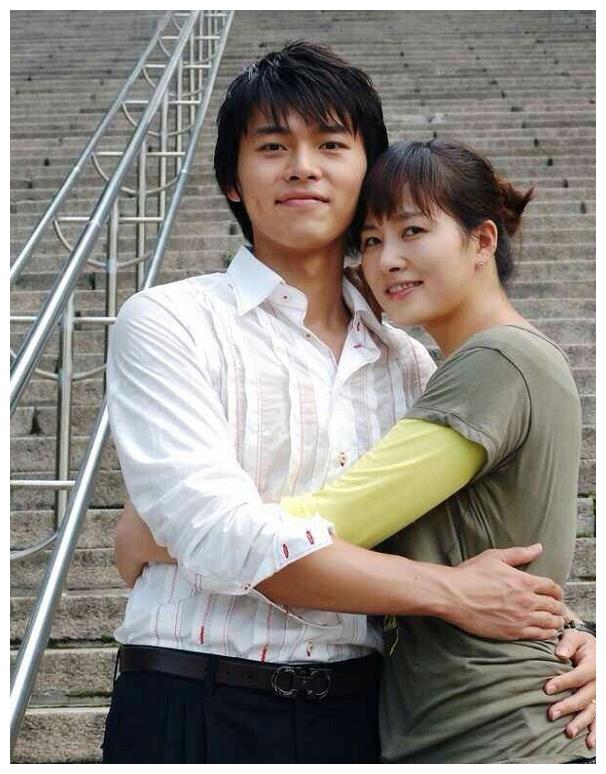 《金三顺》主演时隔15年同框,玄彬还是一样,金宣儿却成"超模"