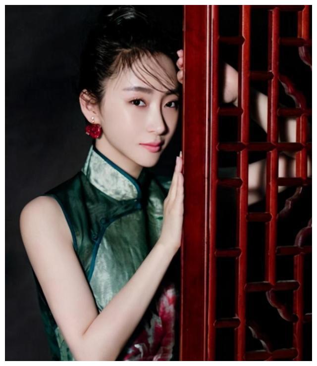 她是清末格格出道后从不接拍清宫戏却因刘德华邀请破例1次