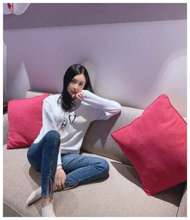 潘玮柏老婆婚后首度露面高调秀婚戒力证幸福皮肤白皙美貌惊艳