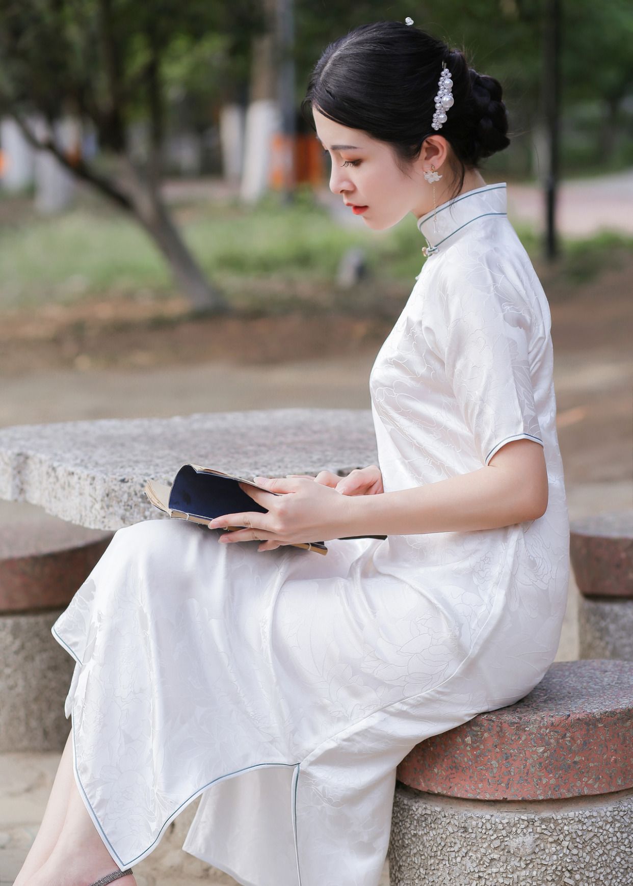 能驾驭白色的女人,一定有非常好的气质,身材是最标准的