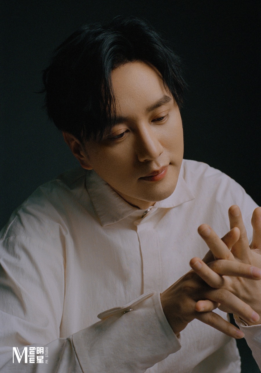 王仁君时尚大片曝光诠释慵懒雅痞风尚