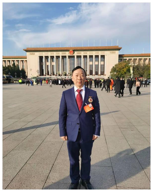 实至名归!重医附二院王导新教授荣膺“全国先进工作者”__财经头条