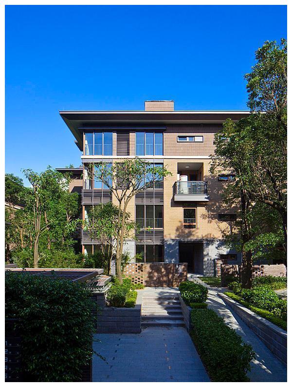 加上海上世界的风情四溢,整座蛇口半岛尤其是鲸山,龟山,半山海景别墅