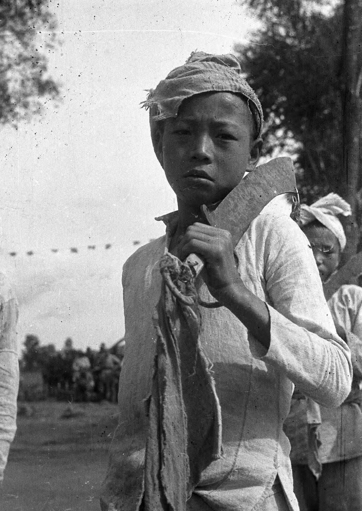 抗日时期真实的民兵幼童军地雷木炮