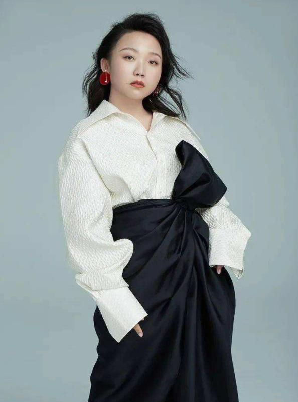 辣目洋子气质很独特162身高走t台却有超模气场眼神太到位了