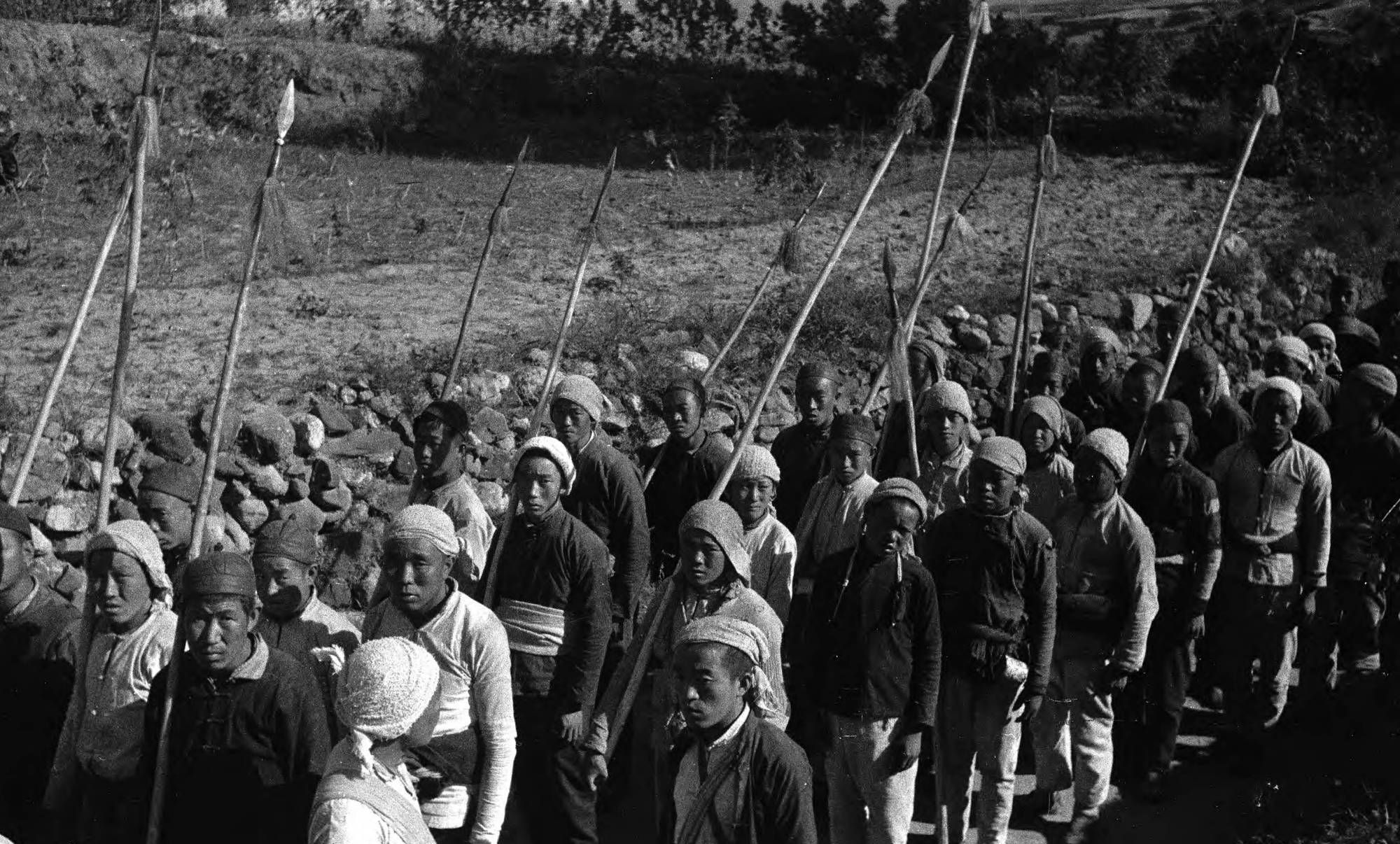 抗日时期真实的民兵幼童军地雷木炮