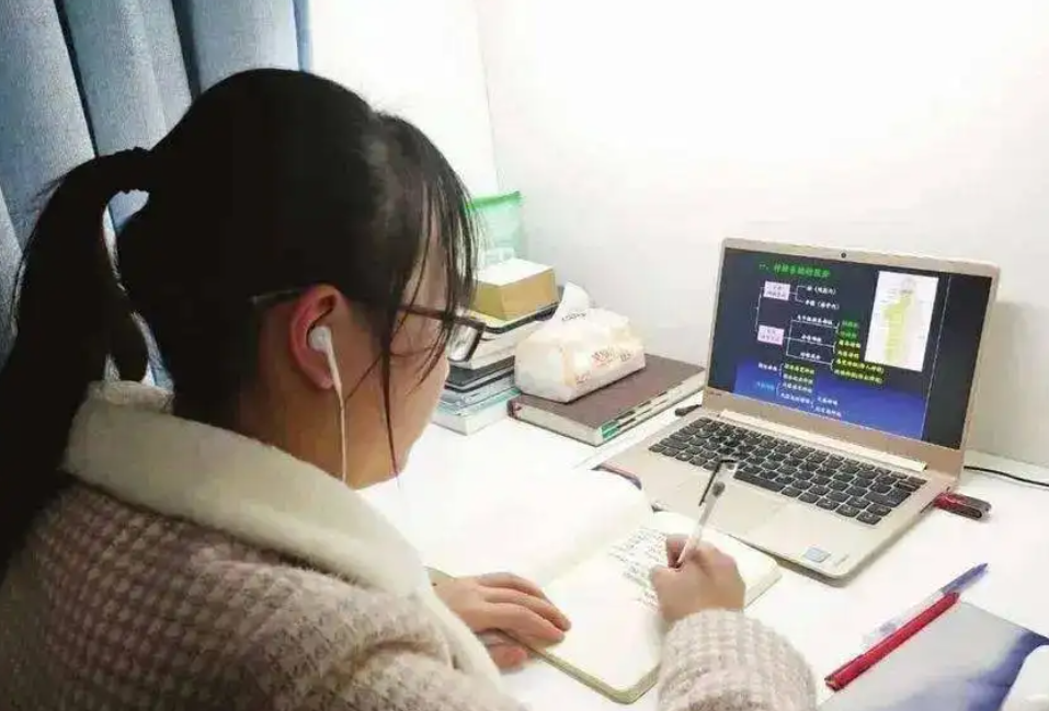 河北老师上网课惨遭炸房,图片语言不堪入目,遇内鬼学生老师很生气休闲区蓝鸢梦想 - Www.slyday.coM