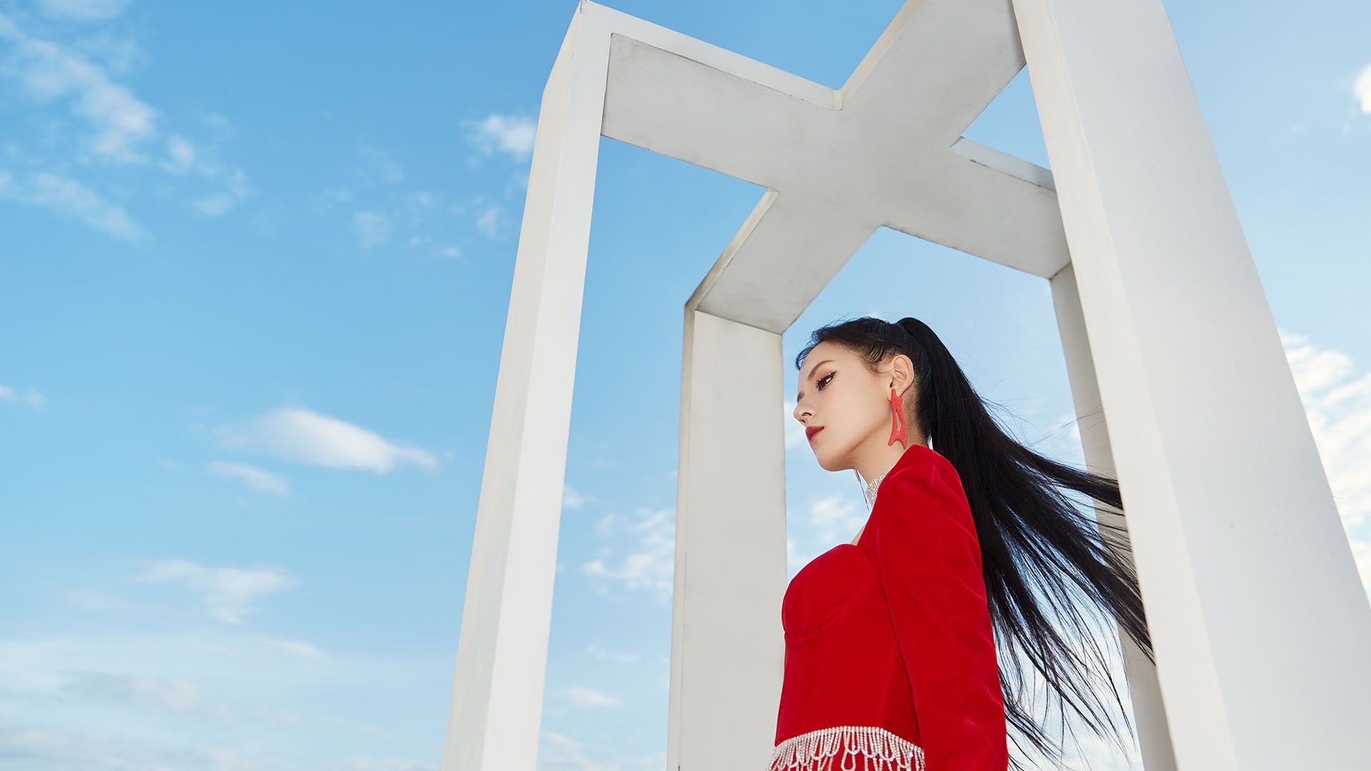 张予曦红裙高清壁纸来袭,这么美的张予曦大家见过吗?