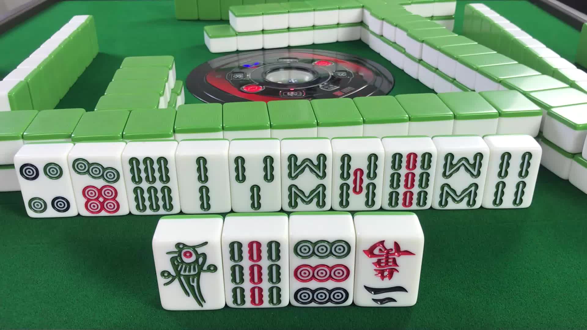 清一色碰碰胡,小伙迫不及待想胡牌,无奈理想败于现实