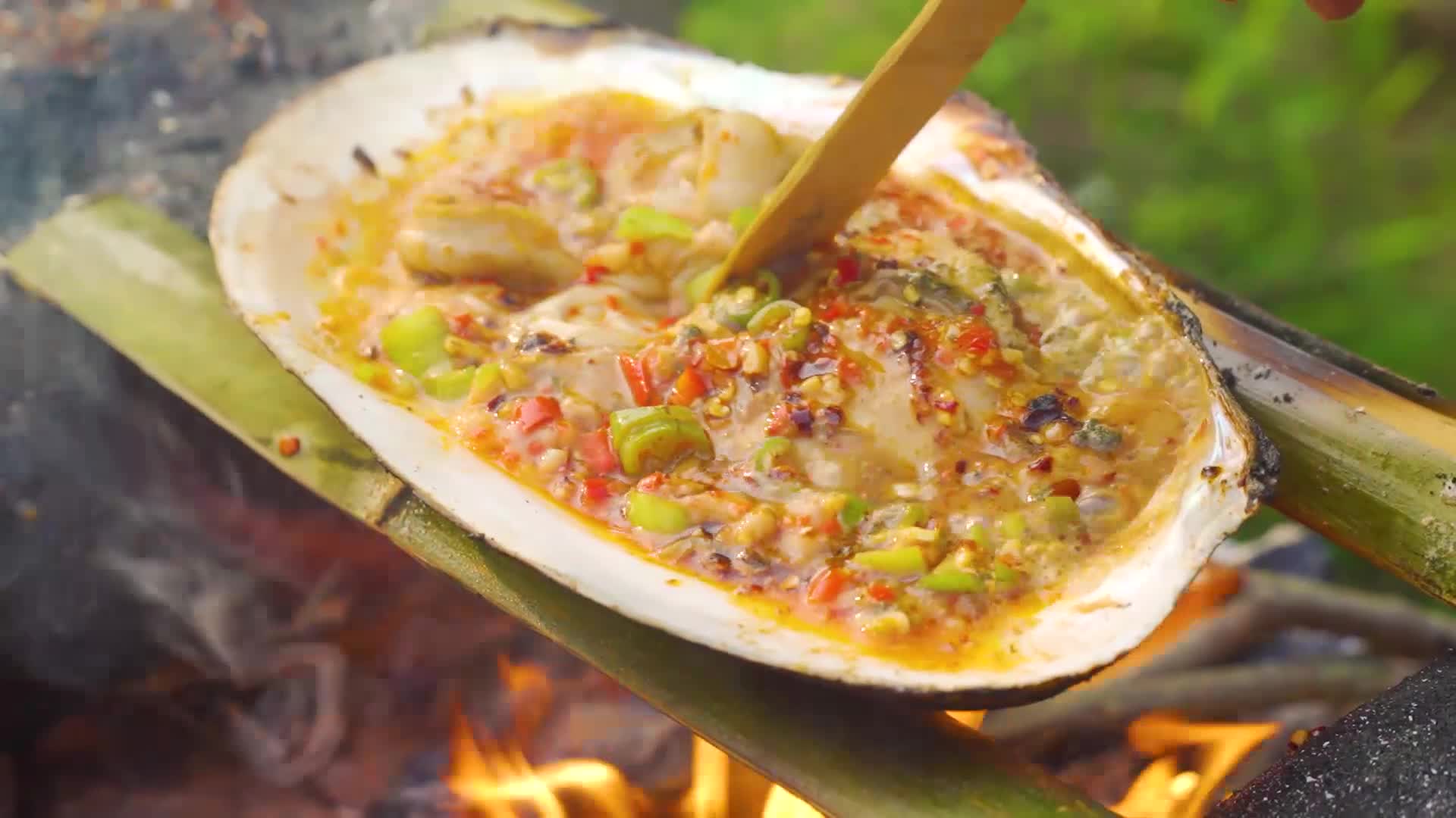 简简单单吃个烤河蚌!