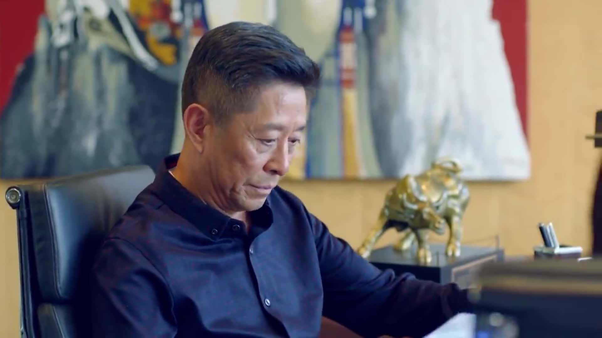 欢乐颂曲筱绡给曲父看账单告诉曲父曲连杰的亏损